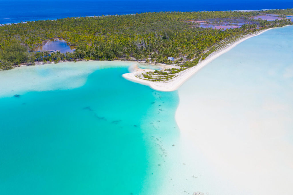Un lagon turquoise éclatant au cœur de Fakarava en Polynésie française.