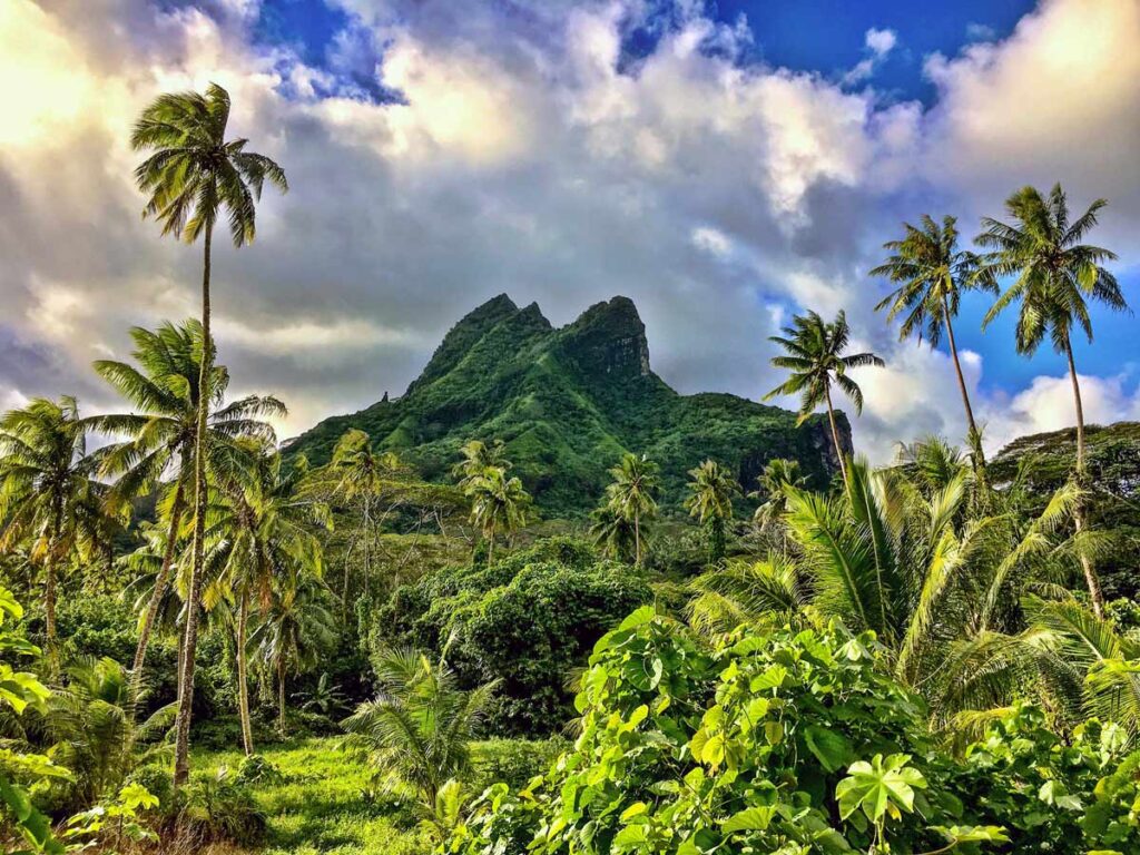 les montagnes de Raiatea
