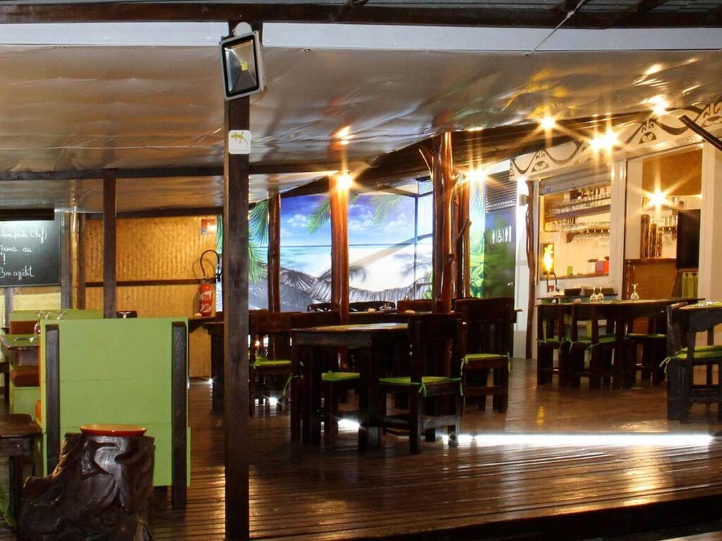 Terrasse du restaurant Lézard Jaune à Moorea.