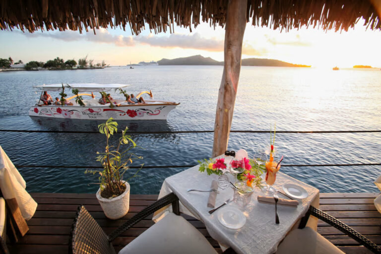 Croisière au coucher du soleil avec dîner à Bora Bora