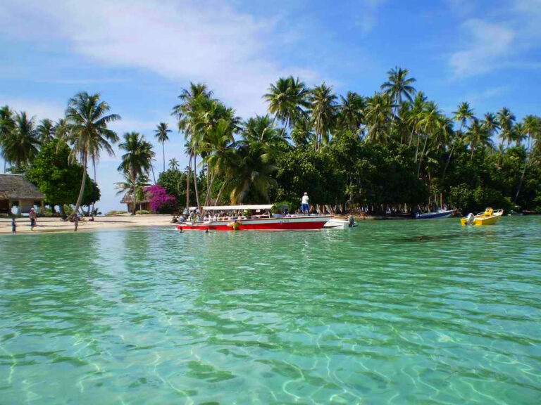 Balade culturelle en bateau sur le lagon de Taha’a