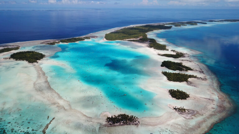 Excursion en bateau au Lagon Bleu de Rangiroa