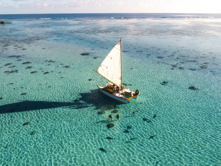 Excursion en pirogue traditionnelle à Moorea